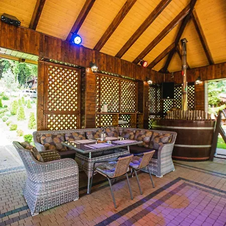 Apartment молода вовчиця *