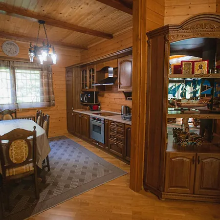 молода вовчиця Apartment Sasivka