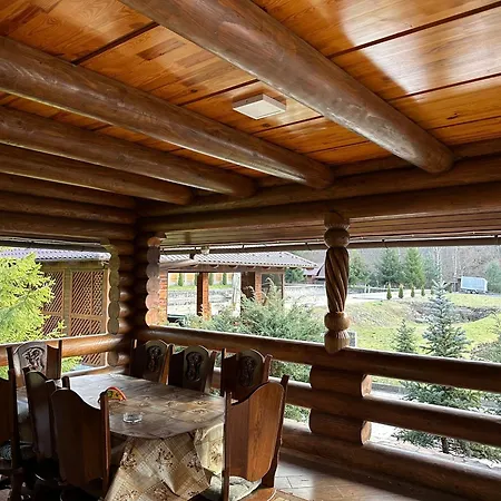 молода вовчиця Apartment Sasivka